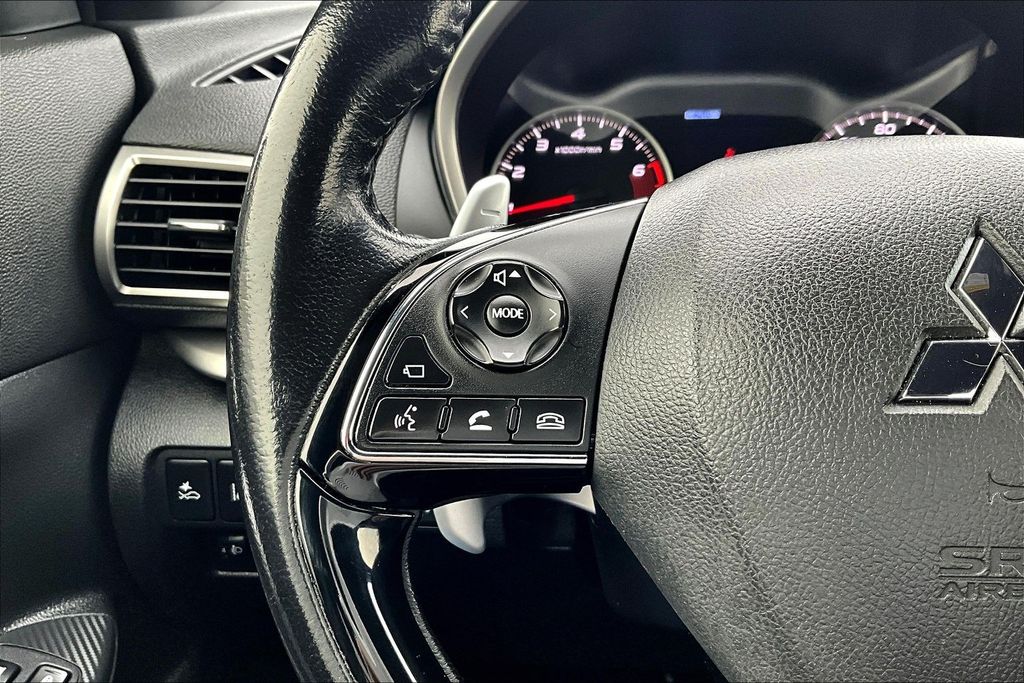 Used 2020 Black Mitsubishi SE image 19