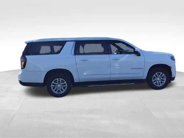 2023 Chevrolet Suburban LT 8