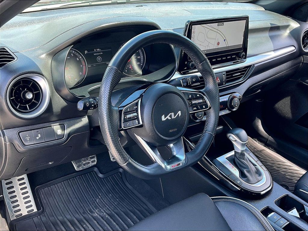2023 Kia Forte — photo 8