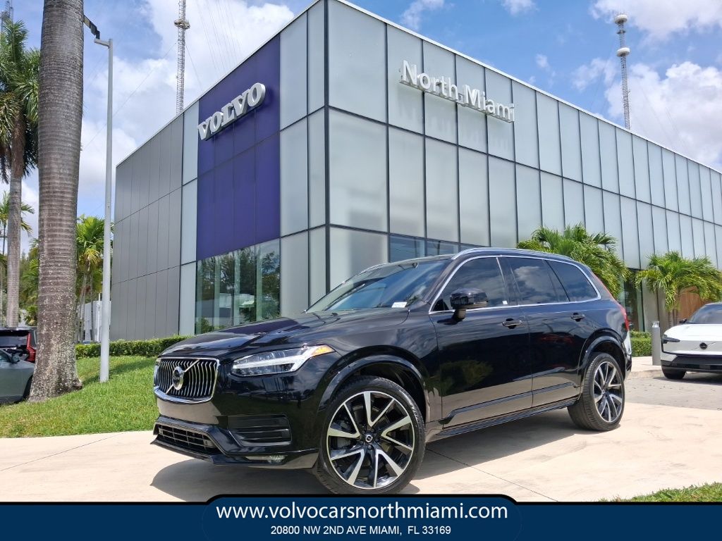 2022 Volvo XC90 T6 Momentum