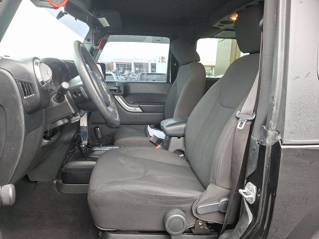 Thumbnail: 2017 Jeep Wrangler - 14