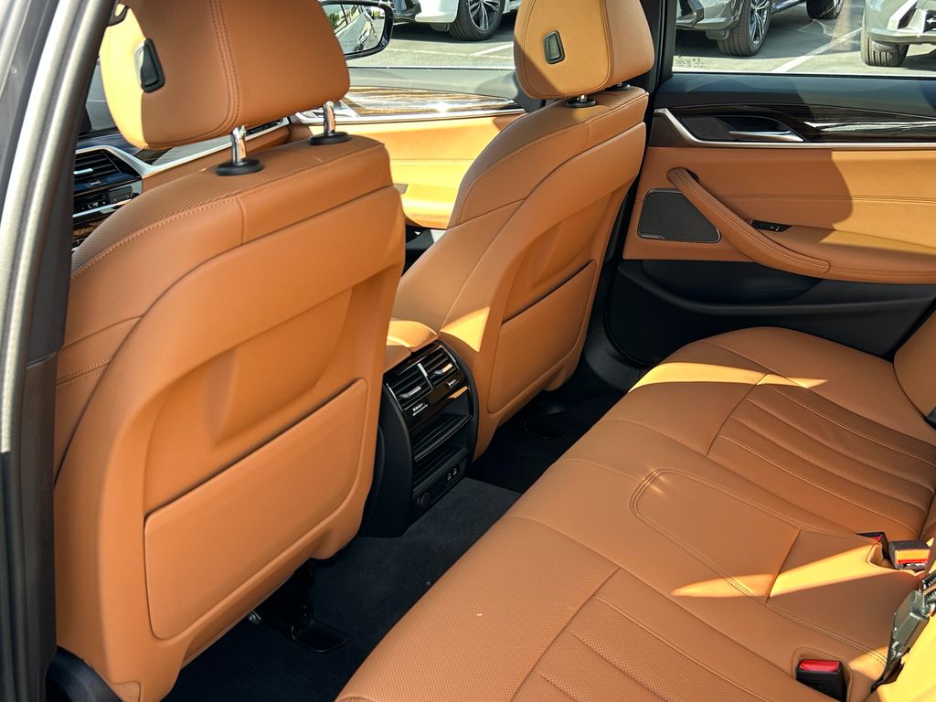 Thumbnail: 2022 BMW 5 Series - 30