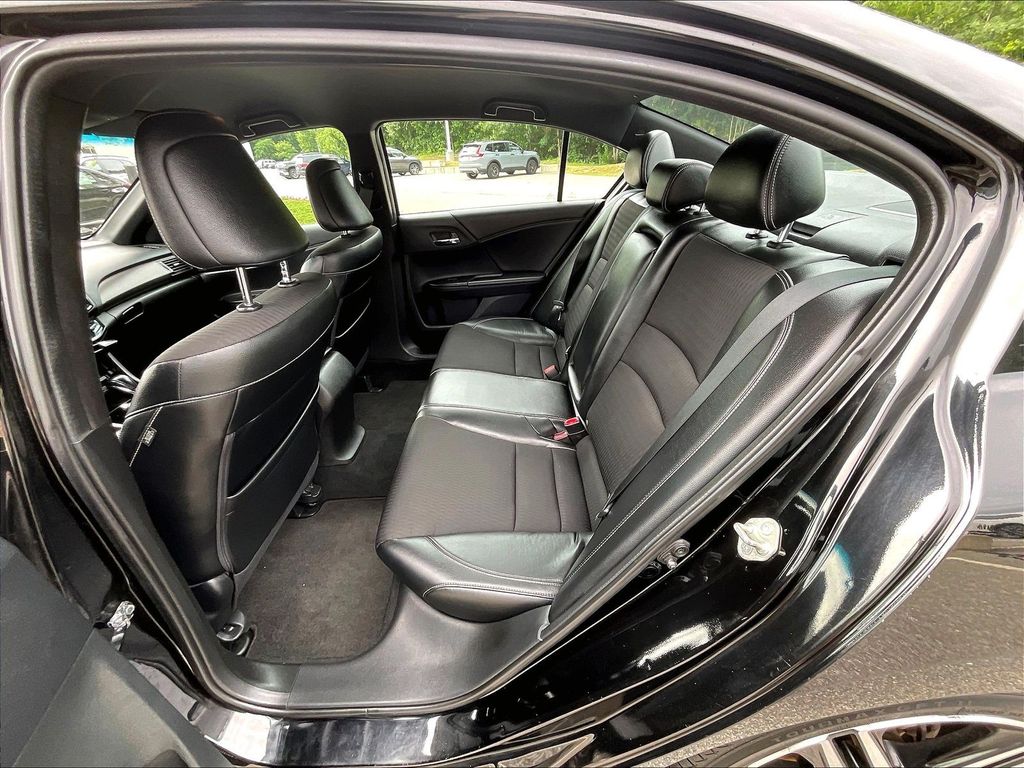 2016 Honda Accord — photo 15