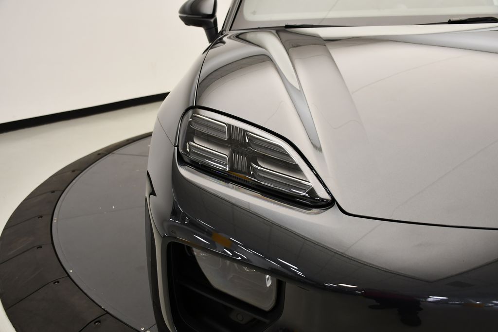 Thumbnail: 2025 Porsche Macan - 15