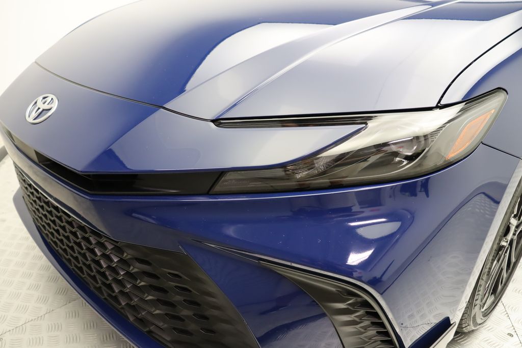 2025 Toyota Camry SE 3