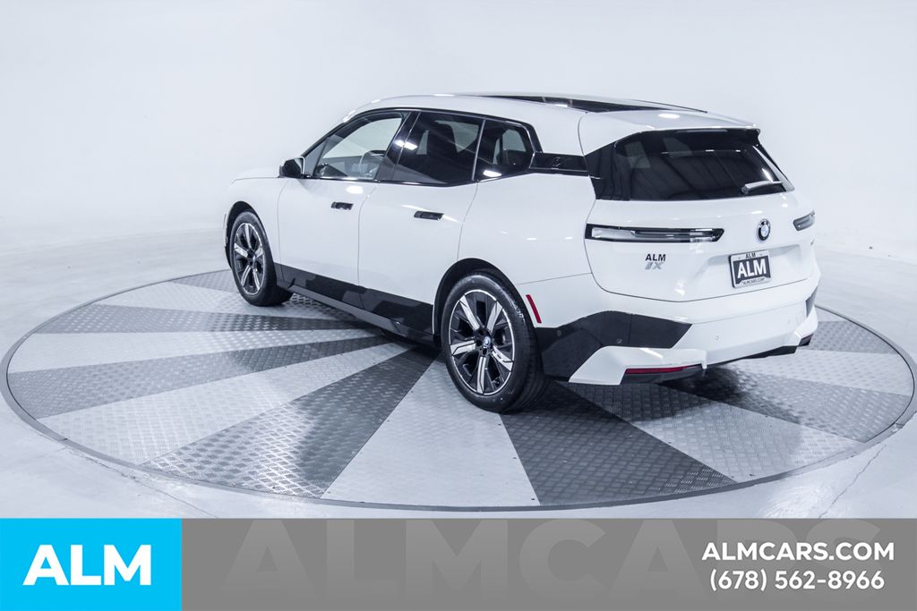 Used 2023 White BMW xDrive50 image 7