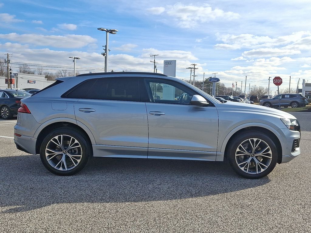 Thumbnail: 2023 Audi Q8 - 7
