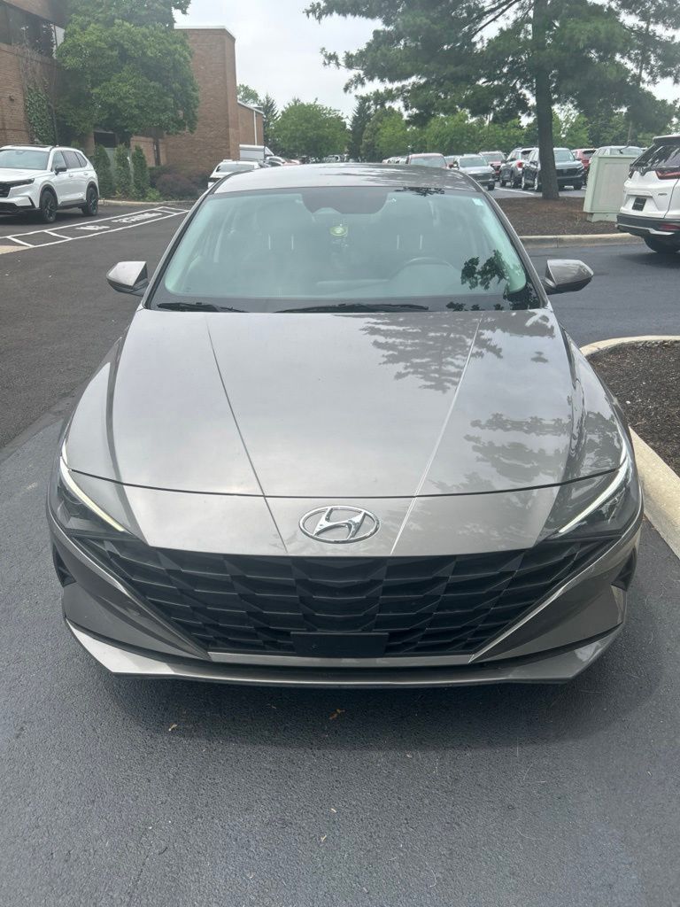 Used 2023 Silver Hyundai SEL image 3