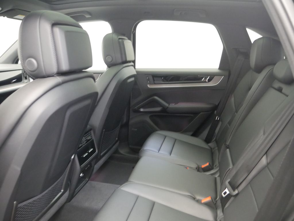 Thumbnail: 2026 Porsche Cayenne - 23