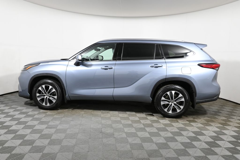 Thumbnail: 2021 Toyota Highlander - 2