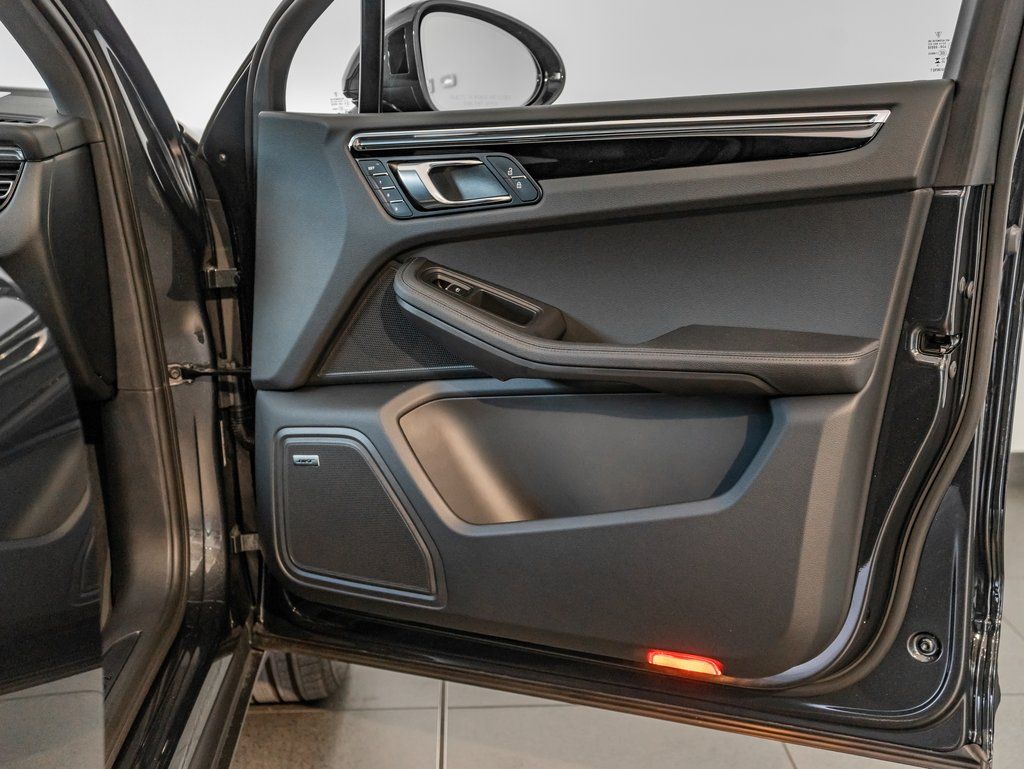 New 2025  Porsche  image 27