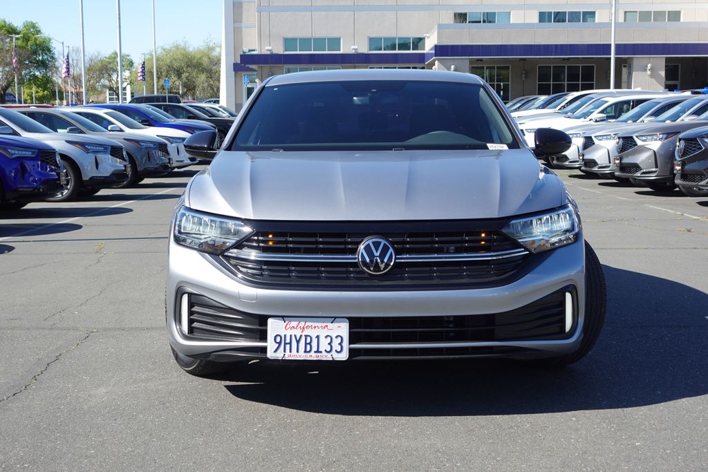 Used 2023 Silver Volkswagen 1.5T Sport image 2