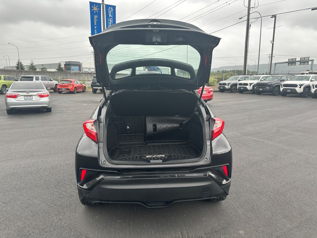 2022 Toyota C-HR XLE