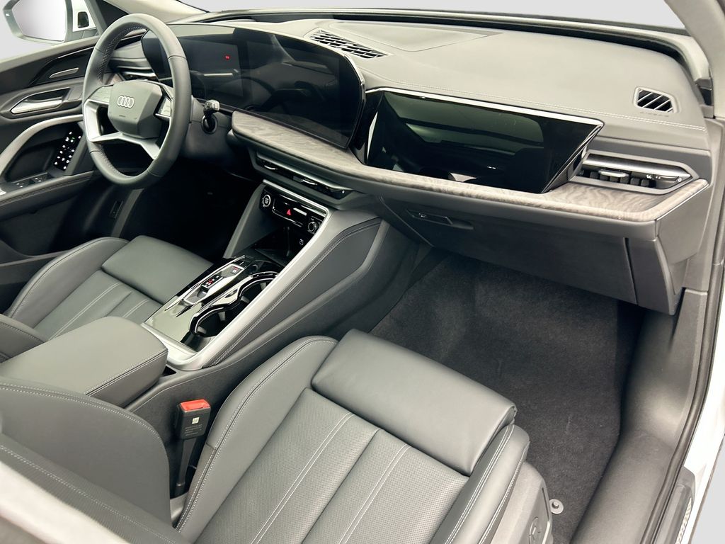 Thumbnail: 2025 Audi Q5 - 16