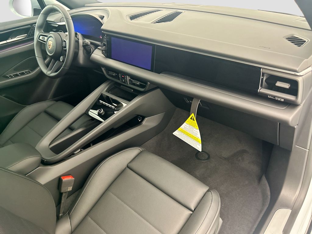 Thumbnail: 2026 Porsche Macan - 19