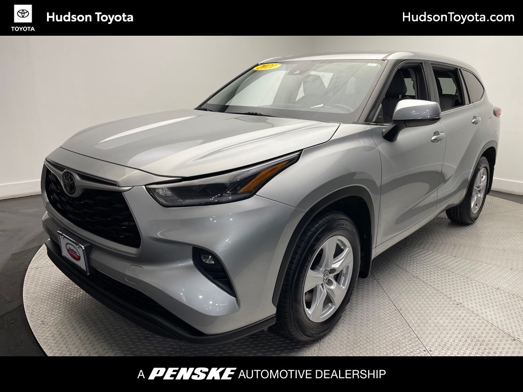 2021 Toyota Highlander LE Hero Image