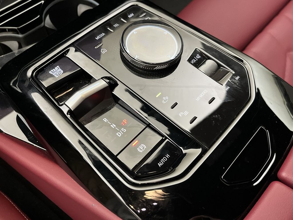 Thumbnail: 2025 BMW 5 Series - 20