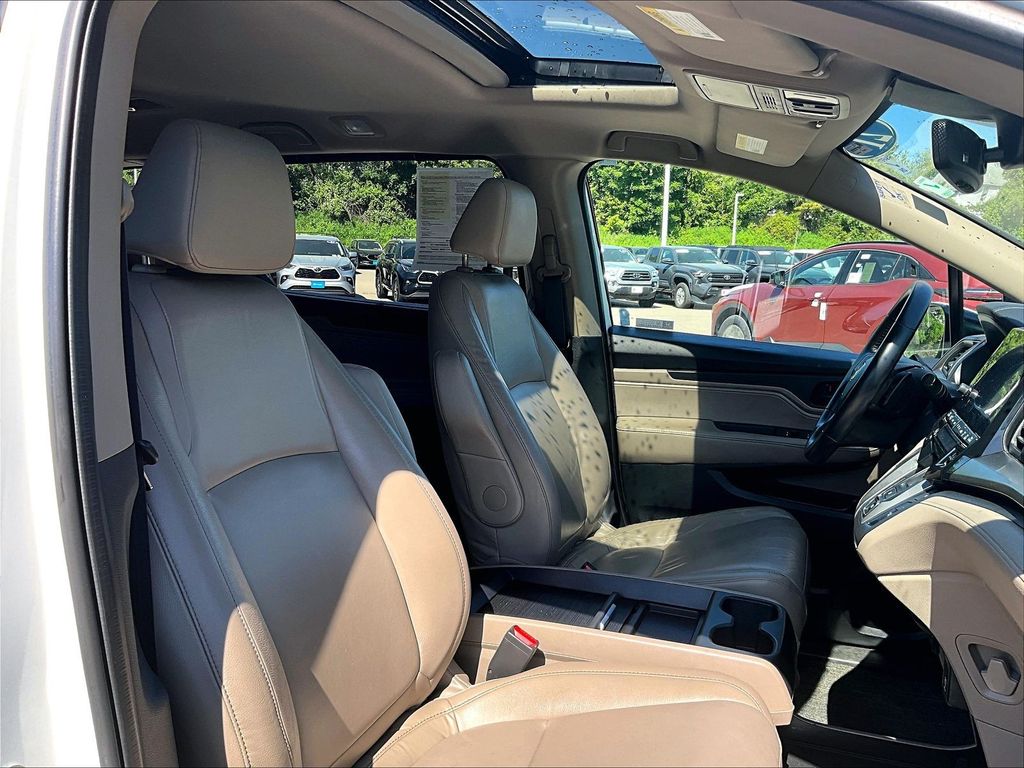 2021 Honda Odyssey — photo 11