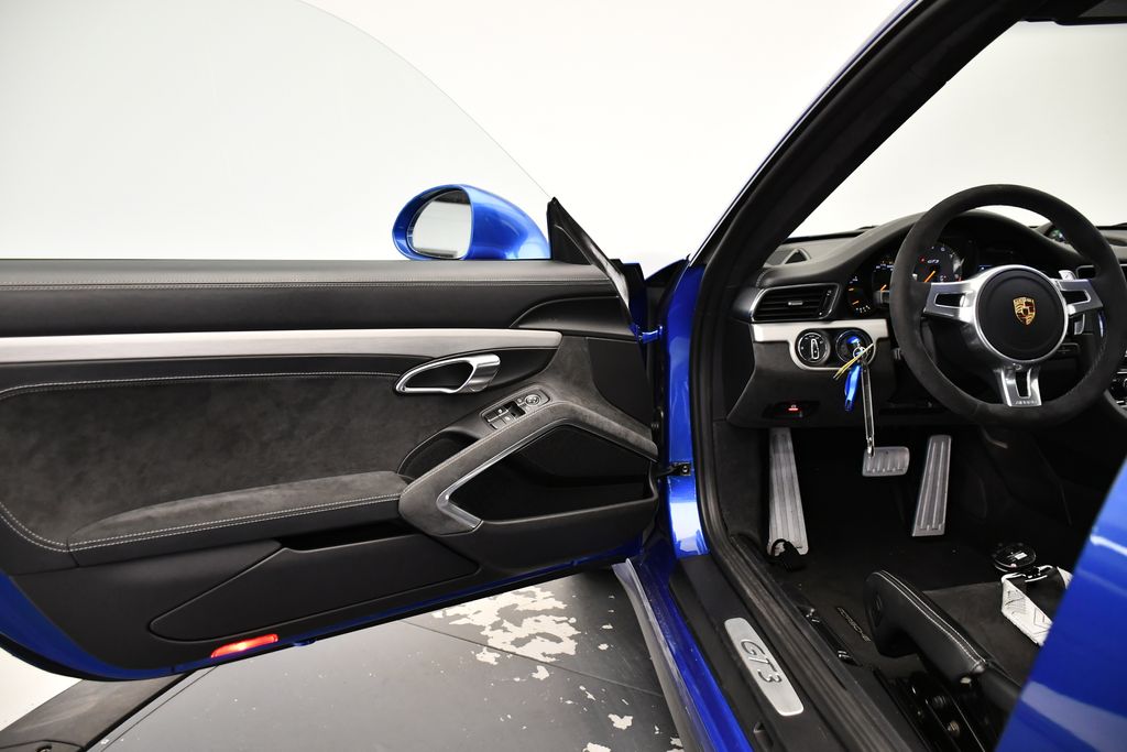 Thumbnail: 2015 Porsche 911 - 28