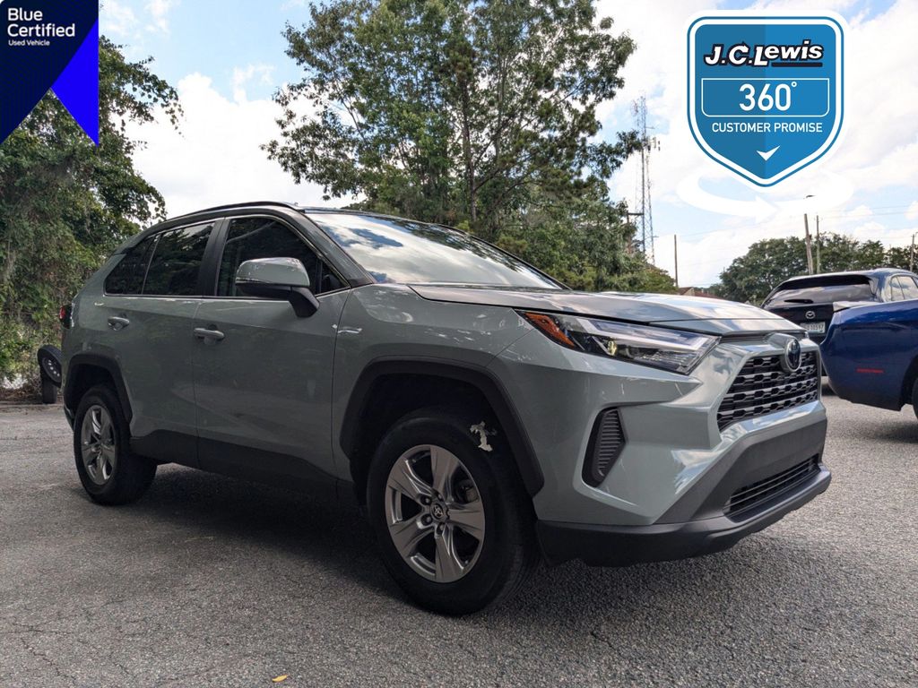 2022 Toyota RAV4 XLE