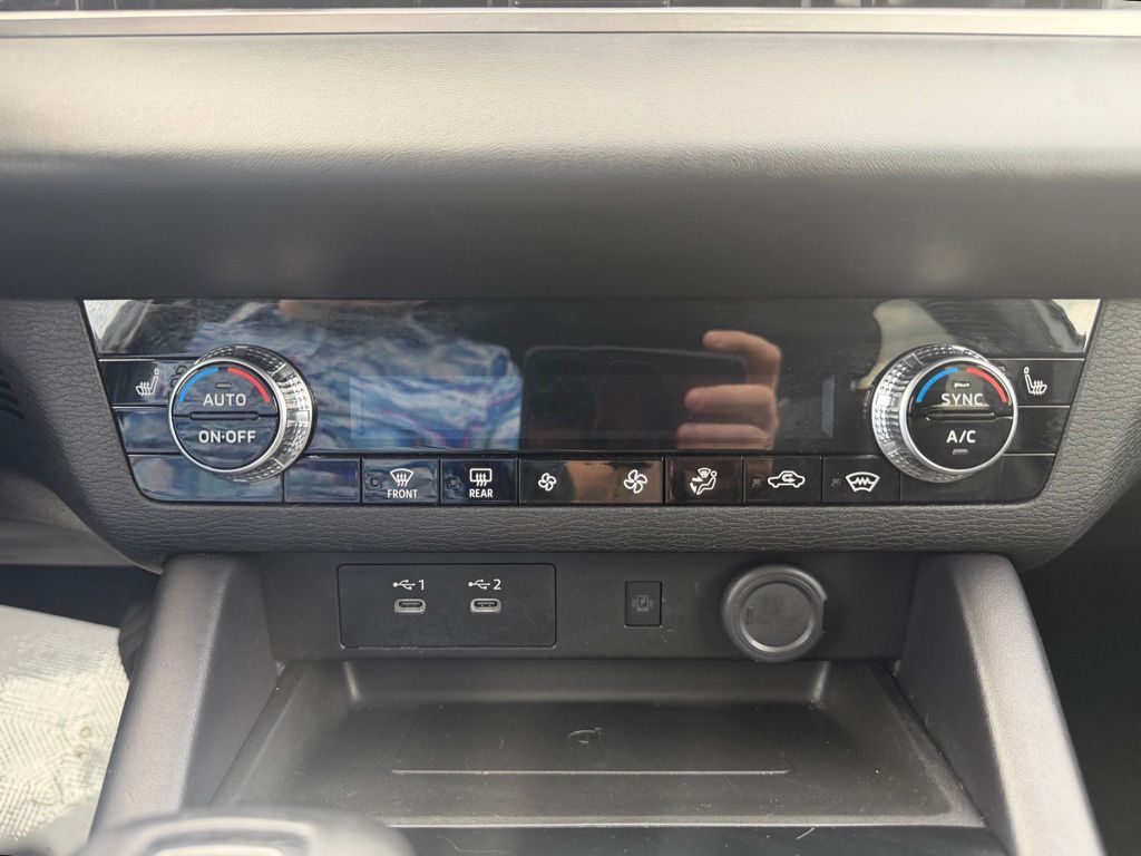 2025 Mitsubishi Outlander SE Silver at South Hills Kia