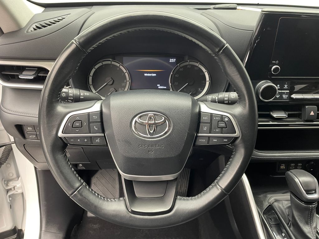 Thumbnail: 2023 Toyota Highlander - 21