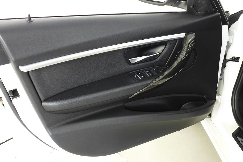 2018 BMW 3 Series 330i 11