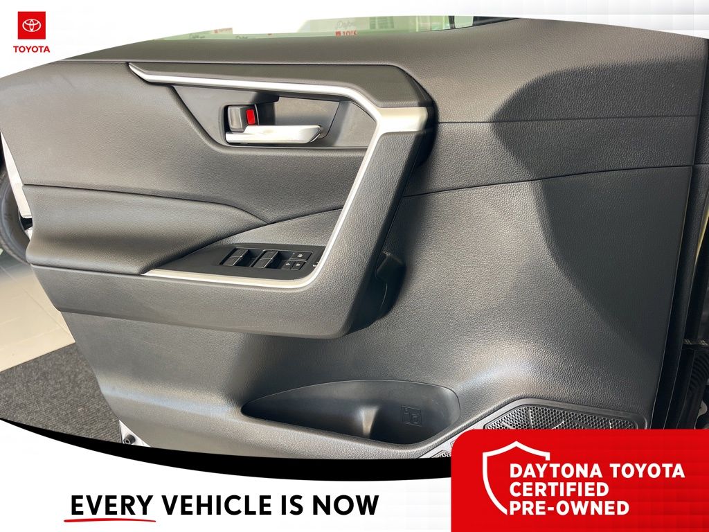 2022 Toyota RAV4 XLE - Photo 20