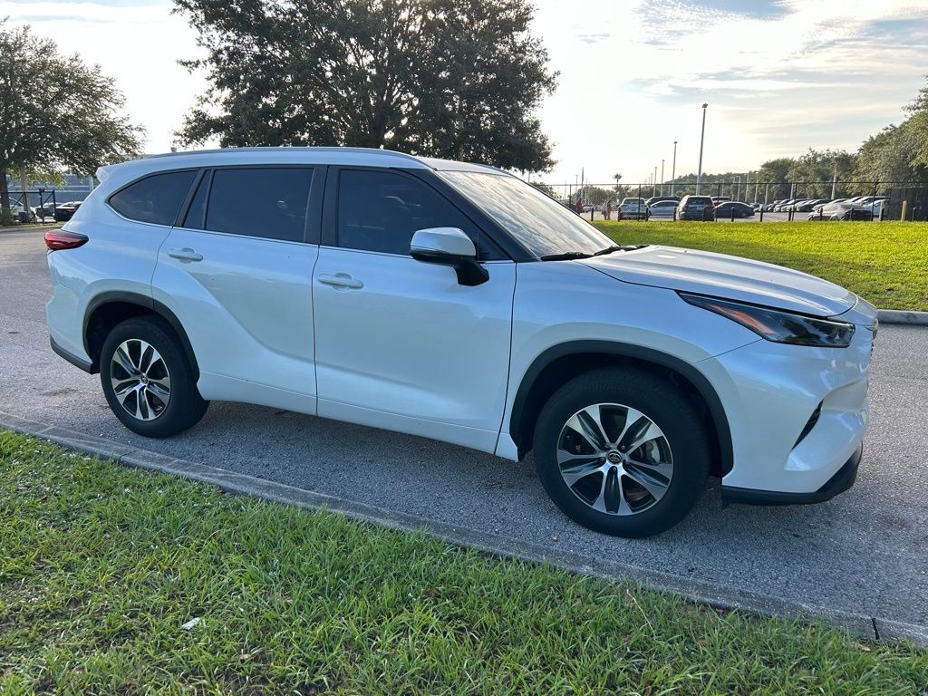 Thumbnail: 2023 Toyota Highlander - 7