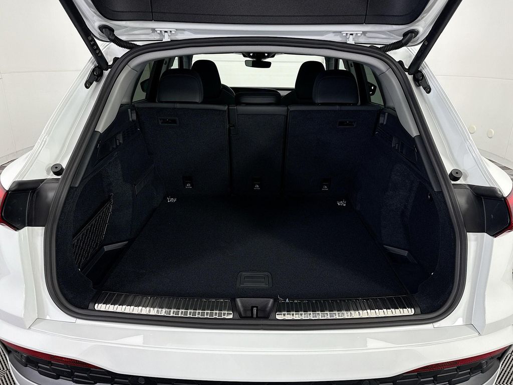 Thumbnail: 2025 Audi Q5 - 27