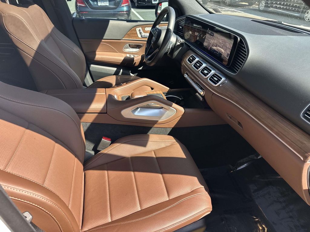 Thumbnail: 2025 Mercedes-Benz GLE - 20