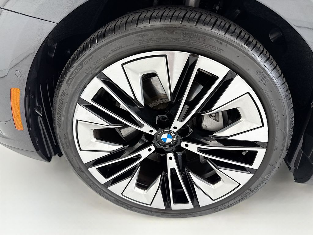 Thumbnail: 2026 BMW i5 - 29