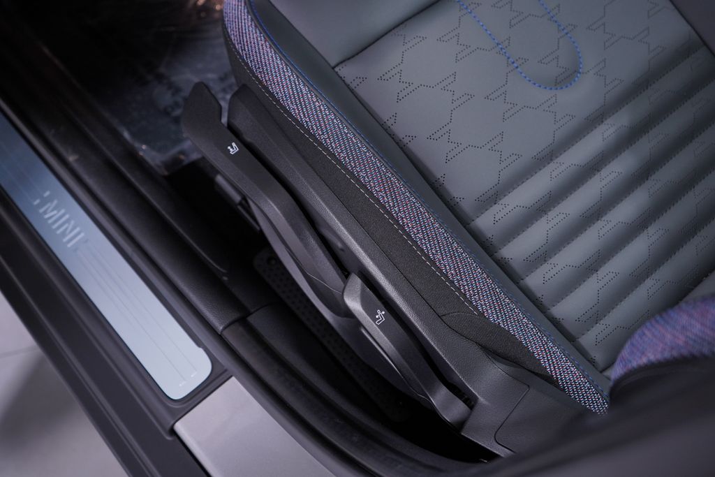 Thumbnail: 2026 MINI Cooper - 14