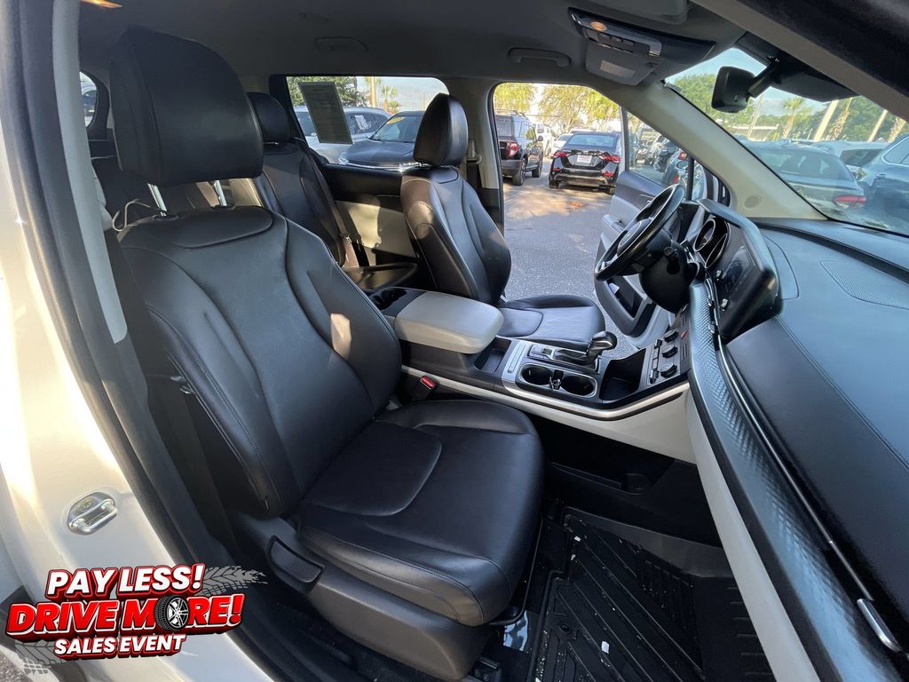 Used 2022 Kia Carnival Van