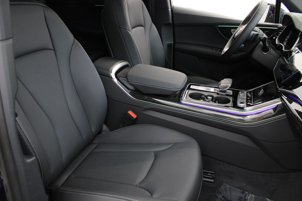 new 2025 Audi Q7 car, priced at $64,158