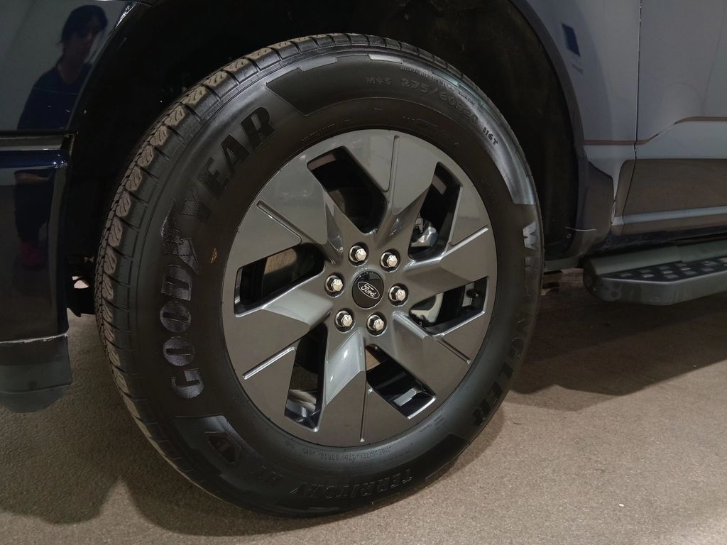 2024 Ford F-150 Lightning LARIAT