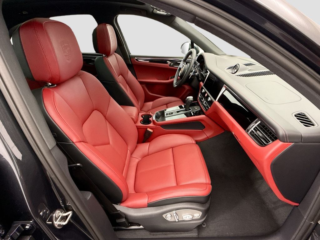 Thumbnail: 2026 Porsche Macan - 22