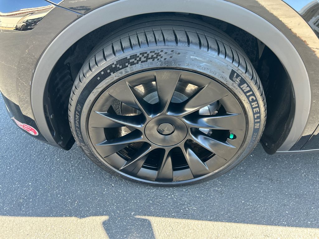 2023 Tesla Model Y Long Range 3