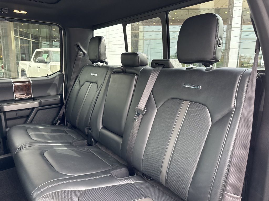 2016 Ford F-150 Platinum photo
