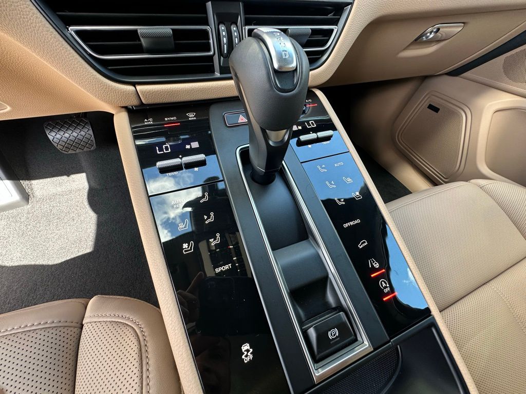 2025 Porsche Macan  20