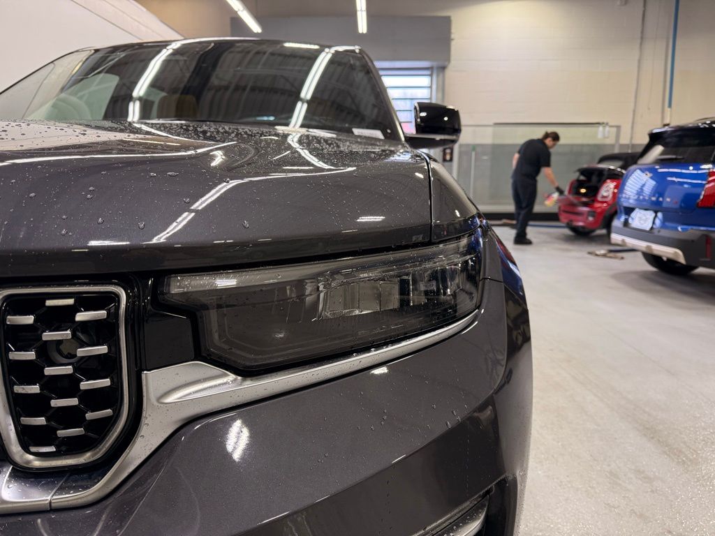 Thumbnail: 2022 Jeep Grand Cherokee - 9