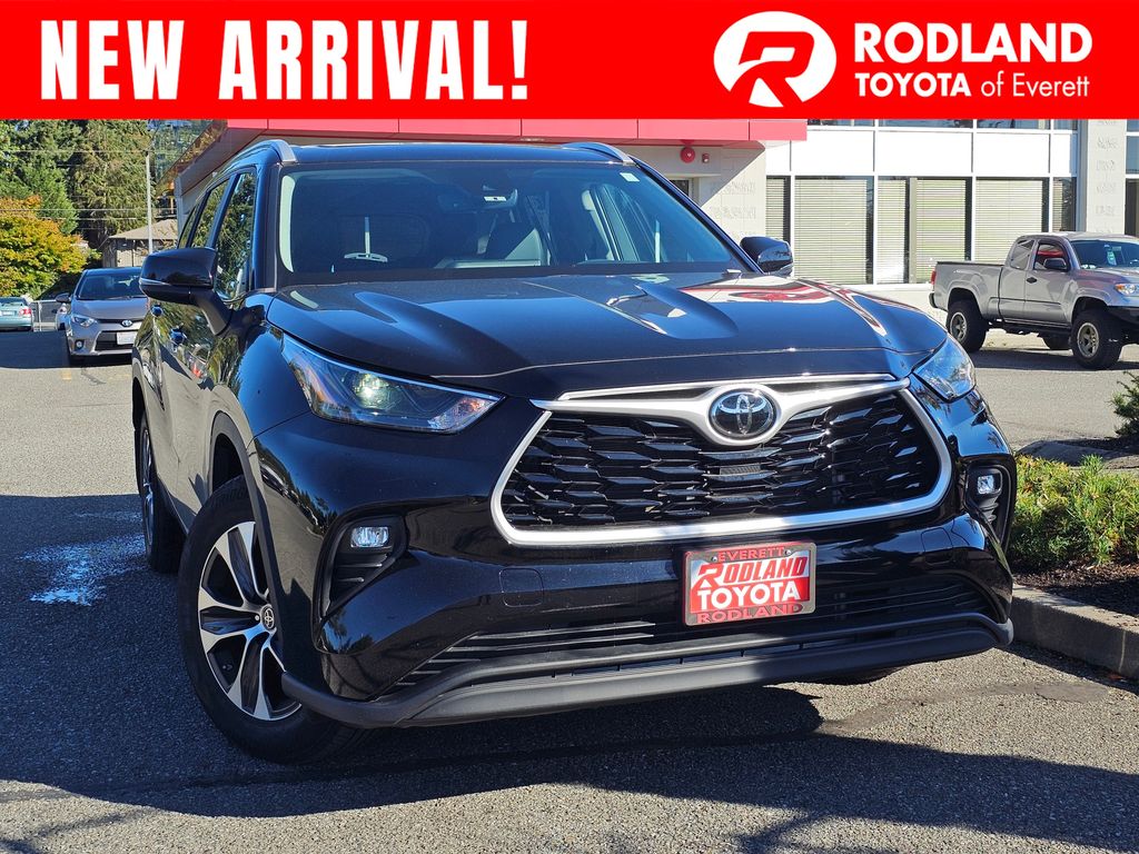  2023 Toyota Highlander XLE AWD   