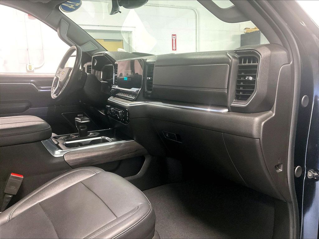 2024 Chevrolet Silverado 1500 — photo 14