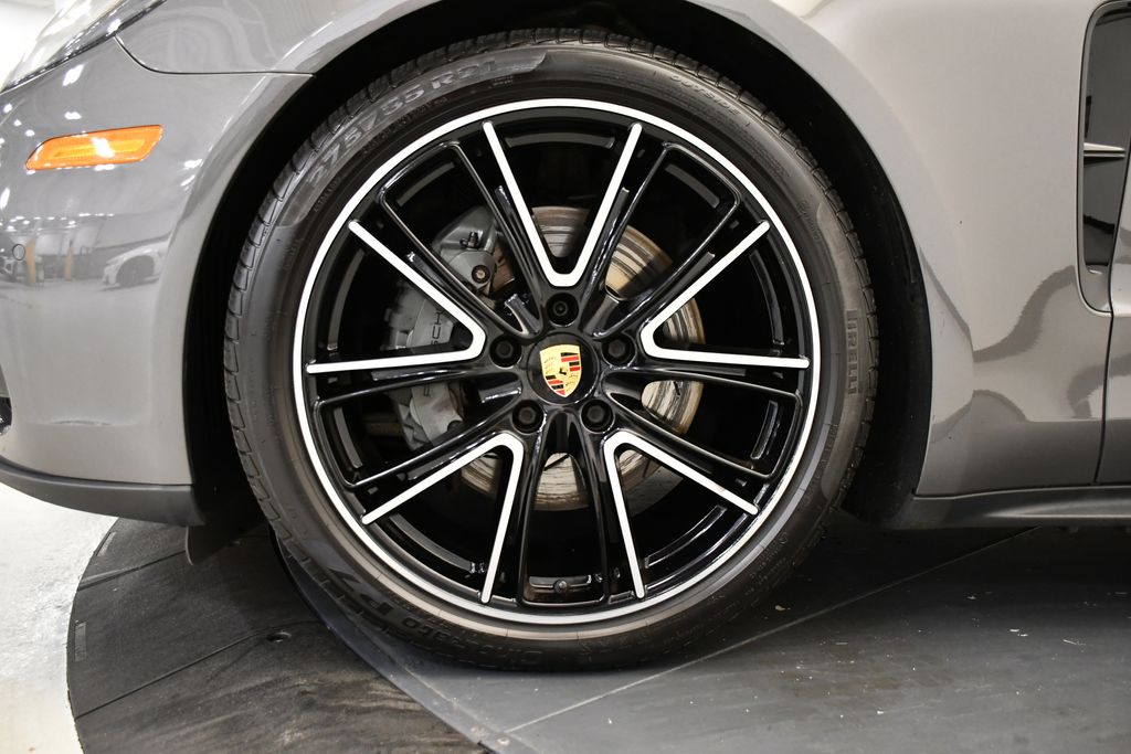 Thumbnail: 2018 Porsche Panamera - 15