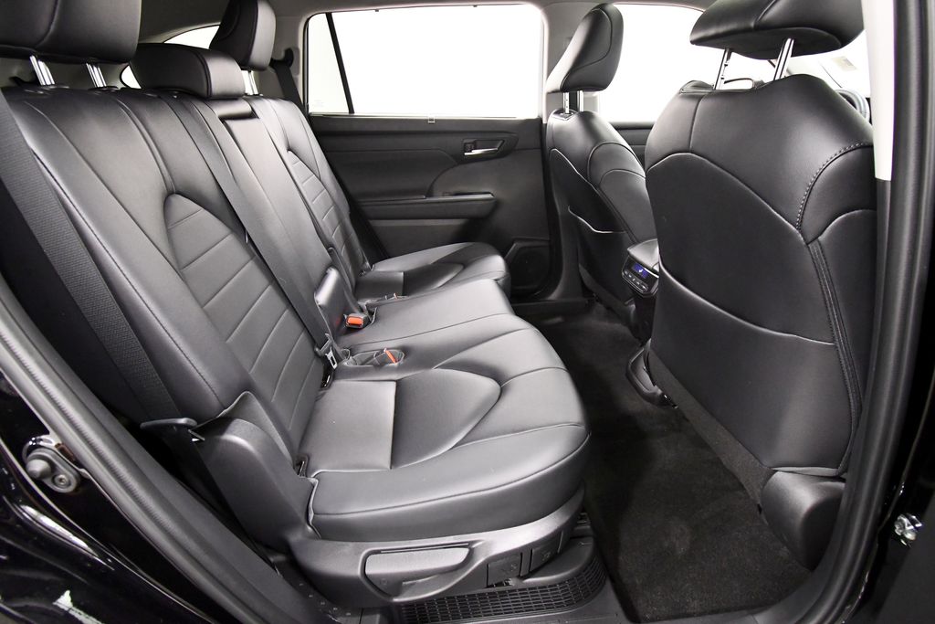 Used 2023 Toyota Highlander Hybrid SUV