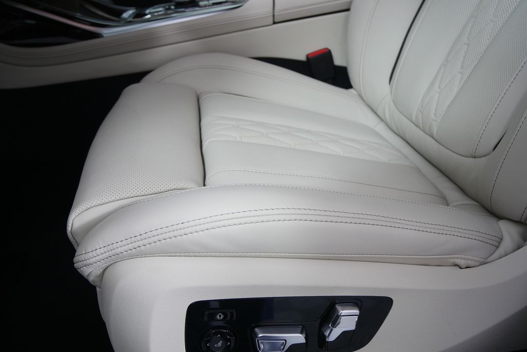 Thumbnail: 2026 BMW X7 - 11