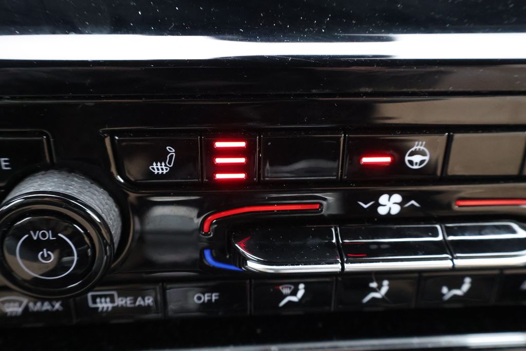 Thumbnail: 2024 Jeep Grand Cherokee L - 26