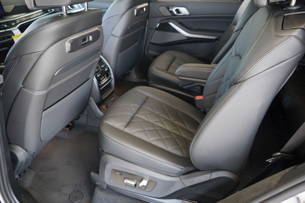 Thumbnail: 2026 BMW X7 - 20