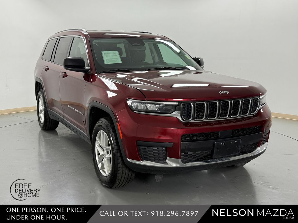 Used 2023 Red Jeep Laredo image 4