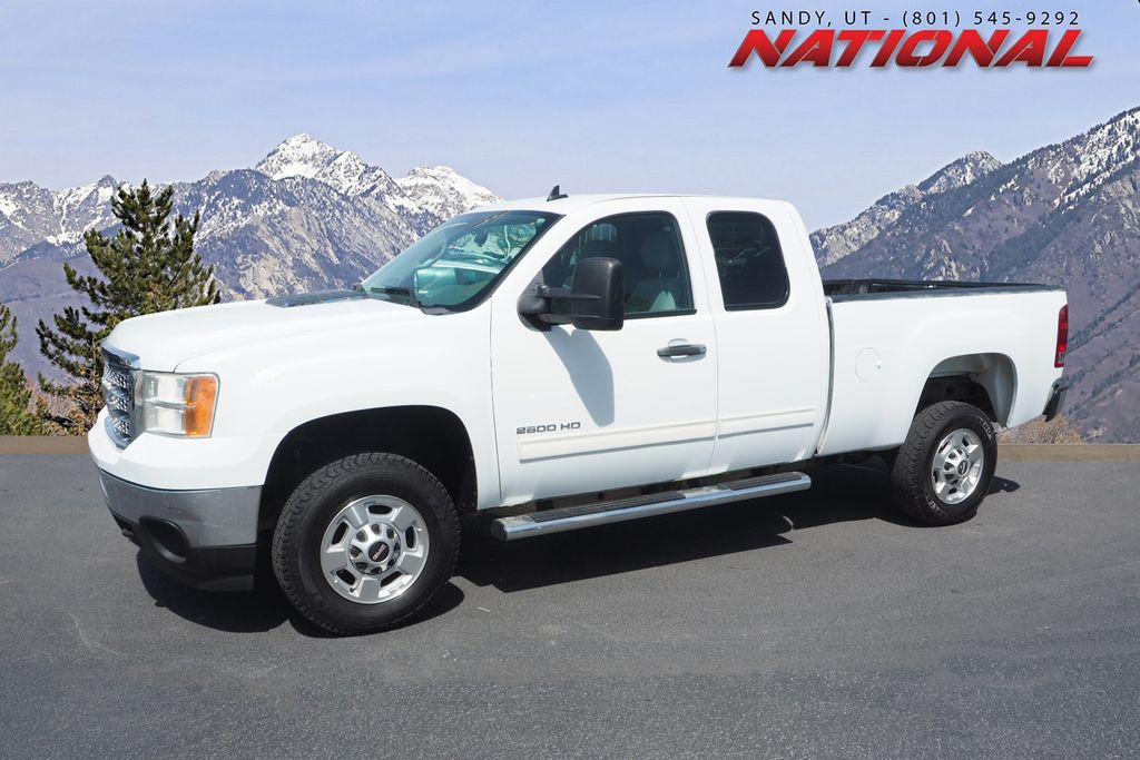 Summit White 2013 GMC Sierra 2500HD SLE Ext. Cab SB Pickup Truck 4X2 6-Speed Automatic